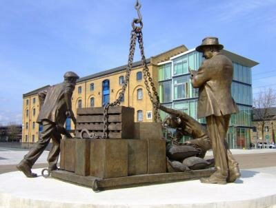 Dockers Statue
